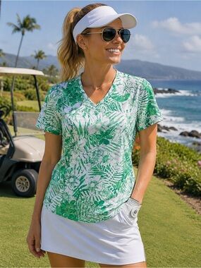 Reel Legends Ladies Short Sleeved Top Flower and Fern Print Size Small